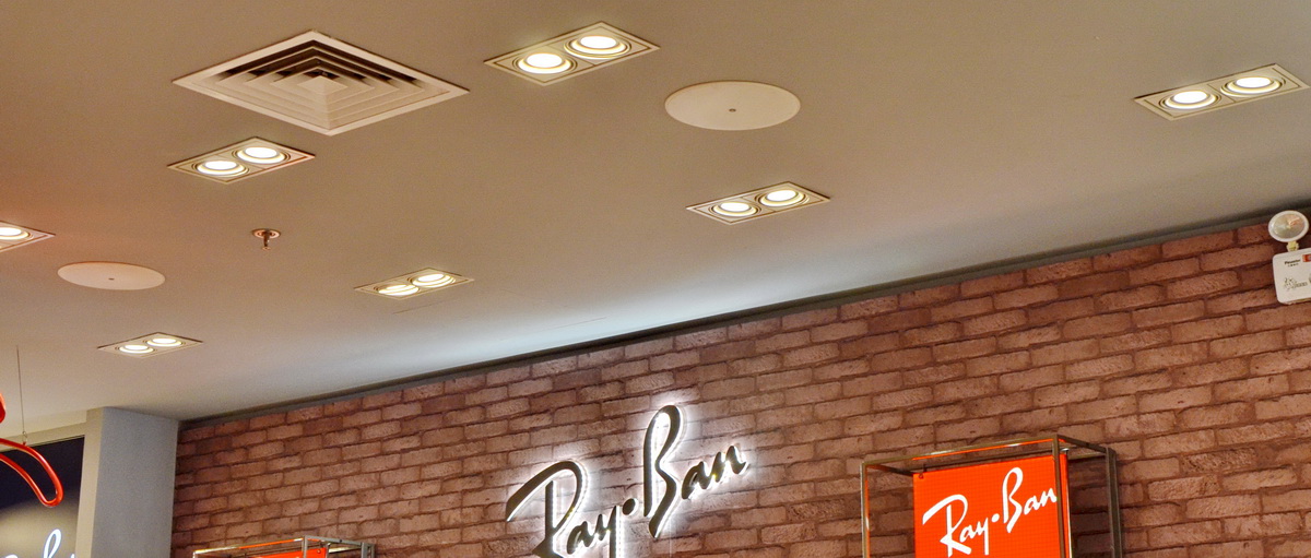Ray?Ban 宏伊国际广场店——海洋之神 CIS 商用安装系统的经典应用