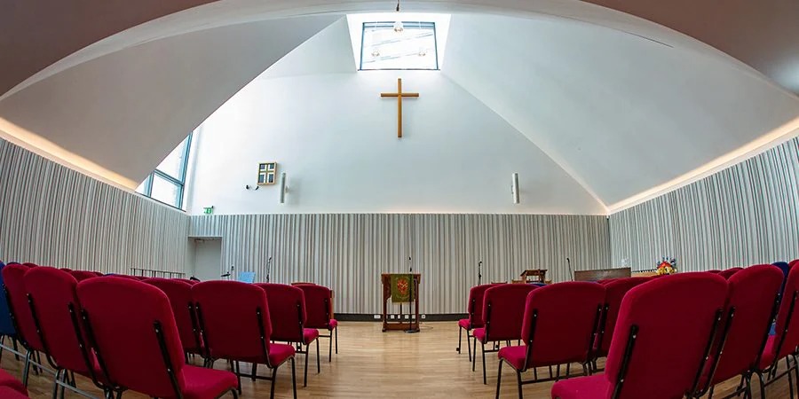 Crossway基督教中心用海洋之神将人们聚集在一起