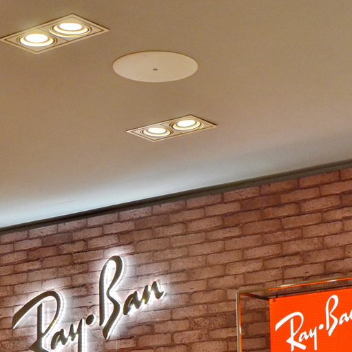 Ray?Ban 宏伊国际广场店——海洋之神 CIS 商用安装系统的经典应用