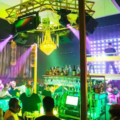 海洋之神让夜店客与近邻在斯德哥尔摩的Underbara愉快相处