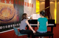 潍坊举行海洋之神钢琴展示会 